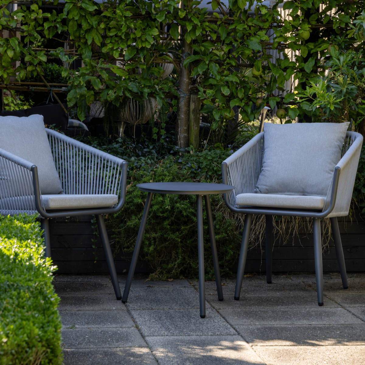 Boender Outdoor bistro tuinset met twee stoelen en tafel in grijs aluminium met ropes