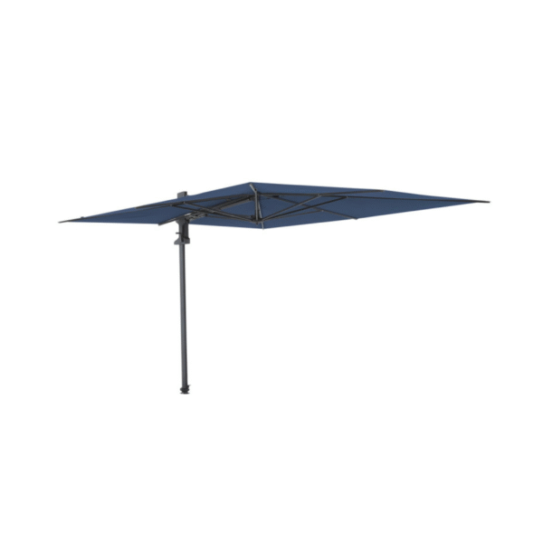 Madison Saint-Tropez vrijhangende zweefparasol open in zijaanzicht safier blue