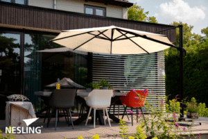 nesling coolfit zweefparasol plus ø350cm sand boven design tuintafel