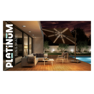 avond sfeerbeeld platinum challenger t2 glow parasol met verlichting bij zwembad