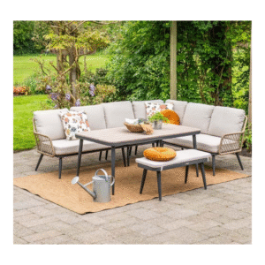 Allasio loungeset in tuinopstelling met decoratieve kussens en bankje
