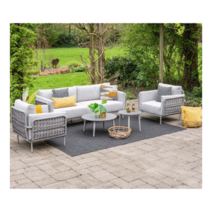 Cavallo loungeset geplaatst in ruime tuin met zwart buitentapijt