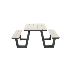 Moderne picknicktafel met geïntegreerde banken en zwart metalen onderstel