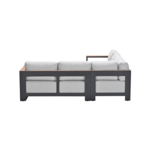 Strak achterzicht van modulaire loungeset met grijze kussens