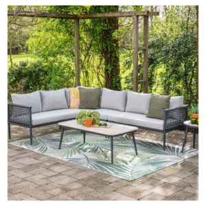 Tuin loungeset Teramon onder houten pergola met decoratieve accessoires
