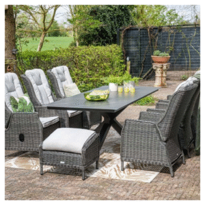 Tuinset met Osborne stoelen en zwarte tuintafel op terras