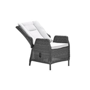 Wicker lounge tuinstoel in ligstand met comfortabele rugsteun
