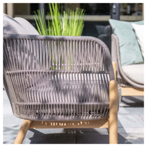 Zijaanzicht Talara loungestoel met strak gespannen rope design